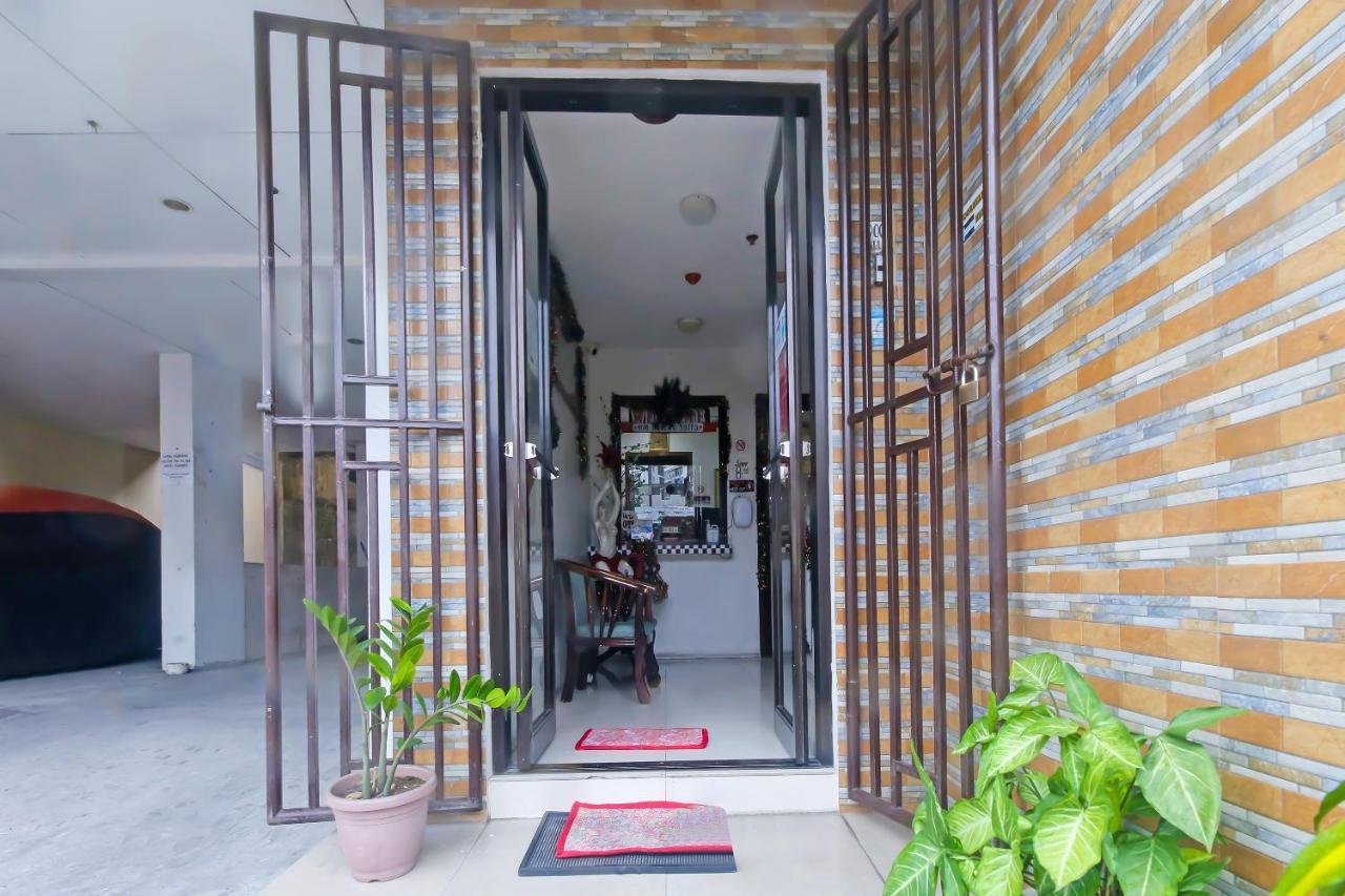 Oyo 896 Silverio Suites Manille Extérieur photo