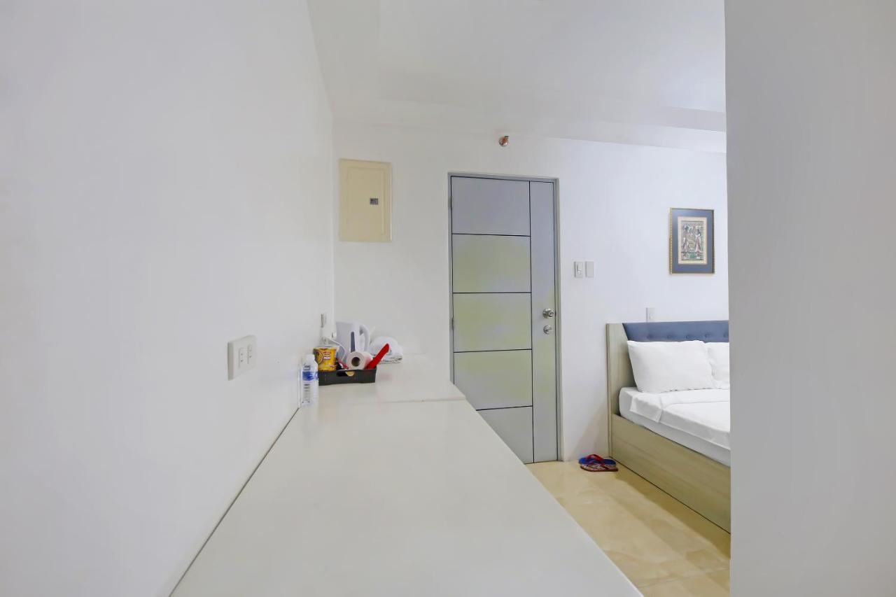Oyo 896 Silverio Suites Manille Extérieur photo